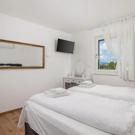 With Parking Space Vantacici, Krk - 25536 Apartment Malinska